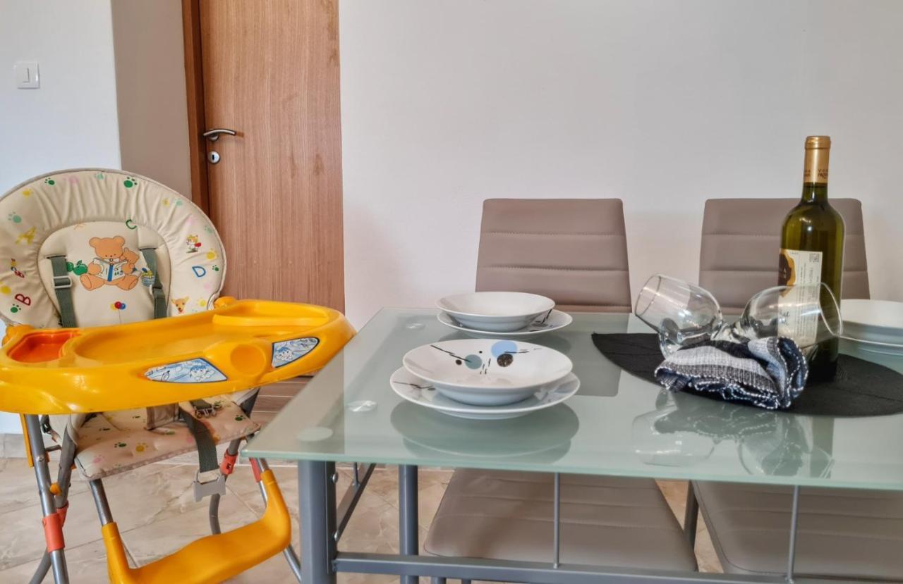 Apartman Goga With Pool And Jacuzzi 拉宾 外观 照片