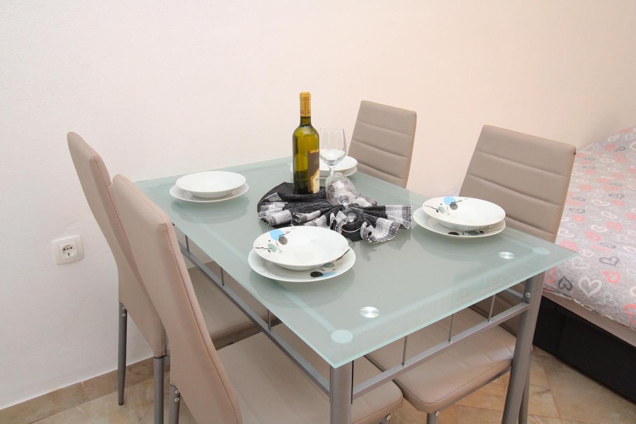 Apartman Goga With Pool And Jacuzzi 拉宾 外观 照片