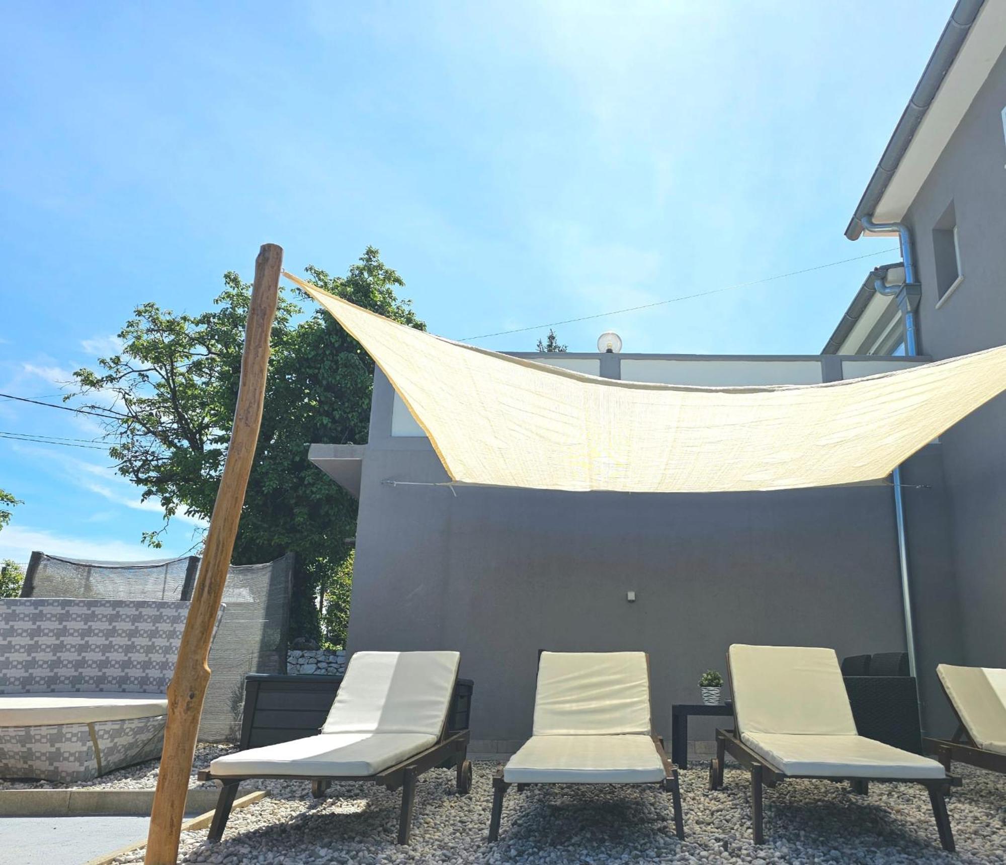 Apartman Goga With Pool And Jacuzzi 拉宾 外观 照片
